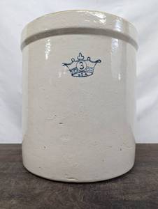 lot 6 image: Old #3 Crock Pot