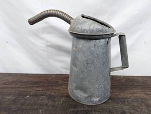 lot 7 image: Old Oil Can
