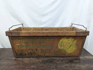 lot 82 image: Large Banana Box