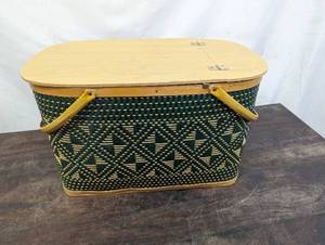 lot 88 image: Picnic Basket