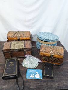 lot 95 image: Collection Of Dcor