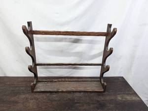 lot 100 image: Gun Rack