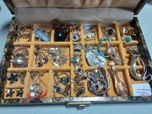 Mele Jewelry Box With Key & Contents (13x8x3)