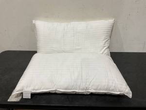 lot 259 image: Beckham Hotel Collection Bed Pillows King Size Set of 2 - Down Alternative Bedding Gel Cooling