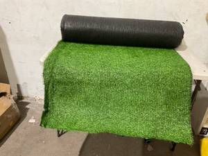 lot 327 image: ARTIFICIAL Grass Turf Lawn Indoor Outdoor Rug Synthetic Grass Mat 386  X 39