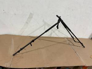 lot 143 image: Gun tripod