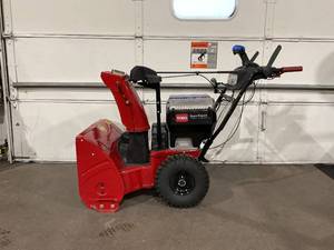lot 1 image: Toro 26 in. Self-Propelled Electric 60V Power Max E Cordless 2-Stage Snow Blower