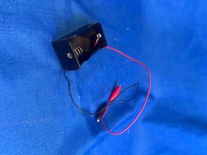 lot 76 image: 7 - D Cell Battery Holders With Clips