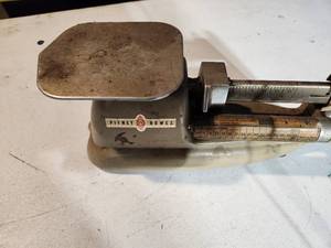 lot 26 image: 1950-60s Pitney Bowes Tabletop Mechanical Scale