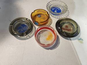 lot 41 image: Variety of Vintage Ashtrays