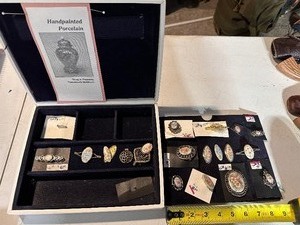 lot 1 image: 19 Handpainted Porcelain Broaches and Clips in Jewelry Box