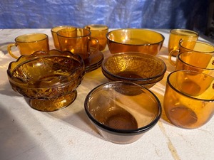 lot 91 image: Vintage Indiana Glass Marigold Punch Glasses, Bowls, Saucers, and Snack Bowl
