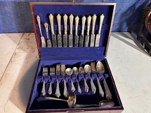 lot 101 image: Vintage Black Oneida Community Made Flatware