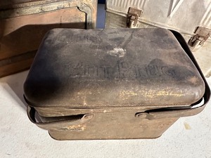 lot 124 image: Variety of Vintage Tin Boxes