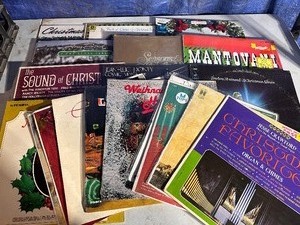 lot 128 image: Variety of Holiday Theme Records Vinyl Albums