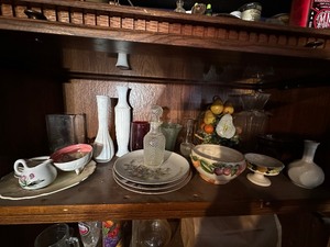 lot 138 image: Shelf of Vintage Glassware and Plates