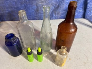 lot 147 image: Variety of Vintage Bottles