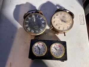 lot 187 image: Variety of Vintage Clocks