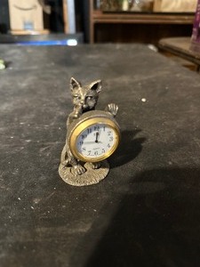 lot 192 image: Vintage 1994 SPI Pewter 3 Tall Cat Kitty Clock