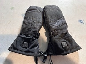 lot 310 image: Mount Tec Heated, Waterproof Skiing Mittens Missing Batteries