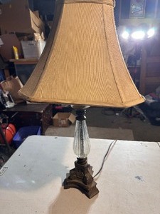 lot 315 image: Vintage Table Lamp with Crackle Glass Base
