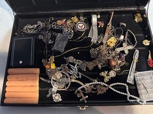 lot 316 image: Whole Lot of Vintage Jewelry