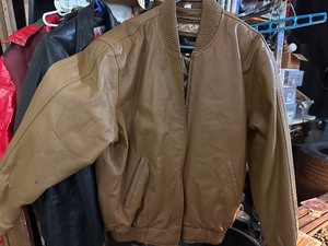 lot 327 image: Vintage Leather Mens Brown Zip Up Jacket Size XL