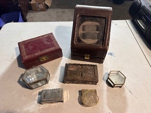 lot 283 image: Variety of Vintage Jewelry Boxes Including Watch Winder Box