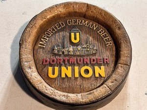 lot 285 image: Dortmunder Union German Beer Barrel Wall Sign Faux Wood Perfect for your Man Cave Bar Measuring 15.5 Dia, 3 Thick