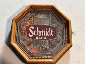 lot 289 image: Vintage Schmidt Plastic Lighted Beer Sign in Working Condition Measuring 15.5