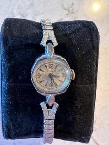 lot 350 image: Vintage Wittnauer Swiss Ladies Wrist Watch