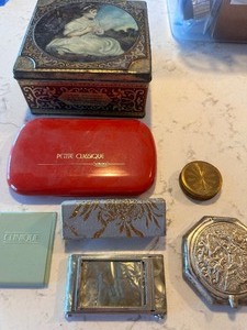 lot 356 image: Vintage Thornes Toffee Tin with a Variety of Vintage Makeup Cases
