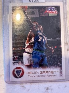 lot 358 image: 2000-2001 Fleer Focus Basketball Kevin Garnett Trading Card