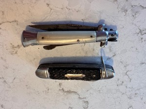 lot 251 image: Two Vintage Folding Knives