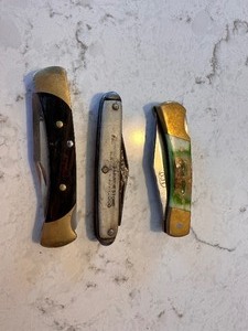 lot 252 image: Three Vintage Folding Knives Knife