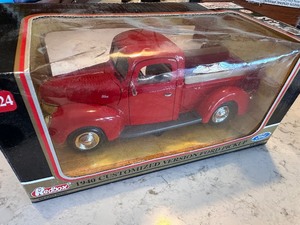 lot 258 image: 1940 Customized Version Ford Pickup Diecast Truck NIB