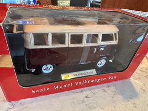 lot 259 image: Scale Model of Volkswagen Van NIB