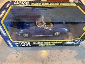 lot 262 image: 124 Scale Die-Cast Replica 1967 Corvette Car NIB