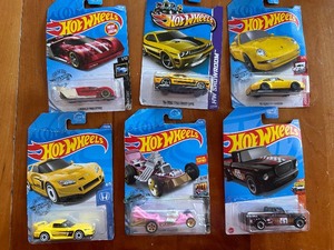 lot 275 image: Lot of 6 Hot Wheels Cars