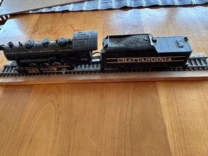 lot 334 image: Tyco Chattanooga Steam Engine 638 & Tender Locomotive Ho Scale Train on Track