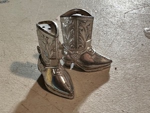 lot 114B image: Vintage Metal Wester Cowboy Boot Salt and Pepper Shakers