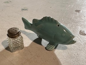 lot 114C image: Vintage BlueGreen Fish Salt Shaker and Small Crystal Shaker