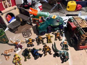 lot 67 image: Teenage Mutant Ninja Turtles Set