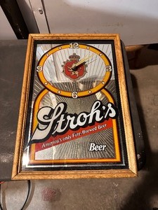 lot 332A image: Strohs Bohemian Style Beer Mirror Clock 20 x 13