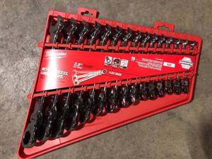 lot 21 image: Milwaukee 144-Position Flex-Head Ratcheting Combination Wrench Set SAE (15-Piece)  Customer Returns See Pictures