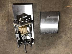 lot 32 image: RYOBI ONE HP 18V Brushless Cordless Pet Stick Vac with Kit with Dual-Roller, 4.0 Ah HIGH PERFORMANCE Battery, and Charger  Customer Returns See Pictures