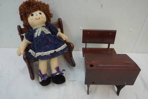 lot 31 image: decor