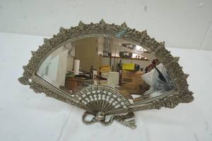 lot 30 image: vintage dresser mirror