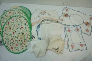 lot 33 image: vintage linens