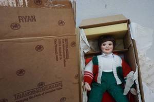 lot 36 image: Vintage Ashton Drake doll